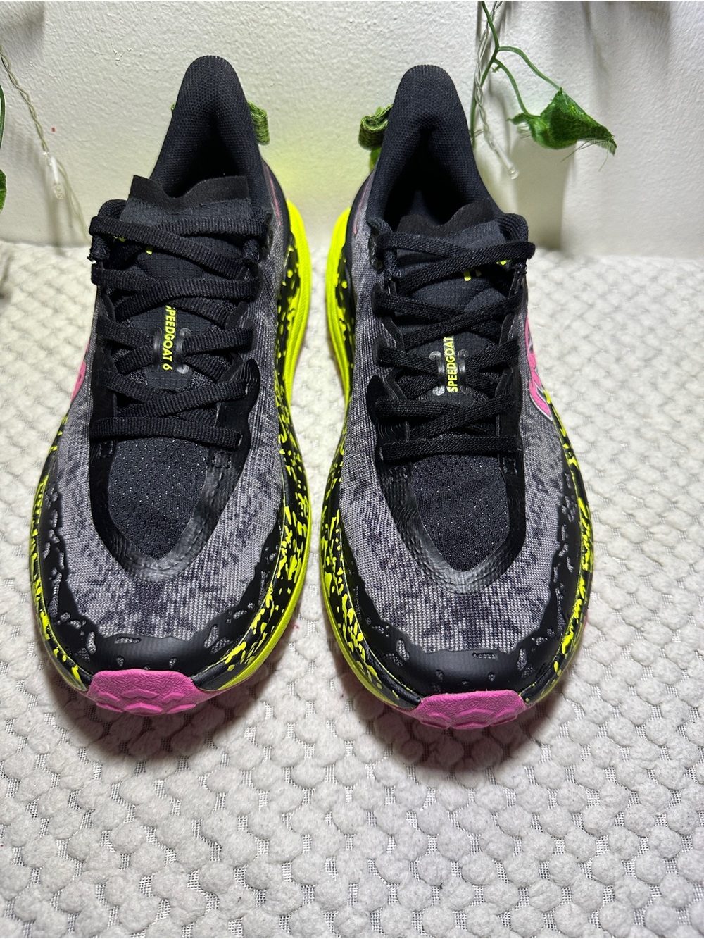 Hoka Speedgoat 6-black lime-trail . Running shoes - exellent condition - size 7B